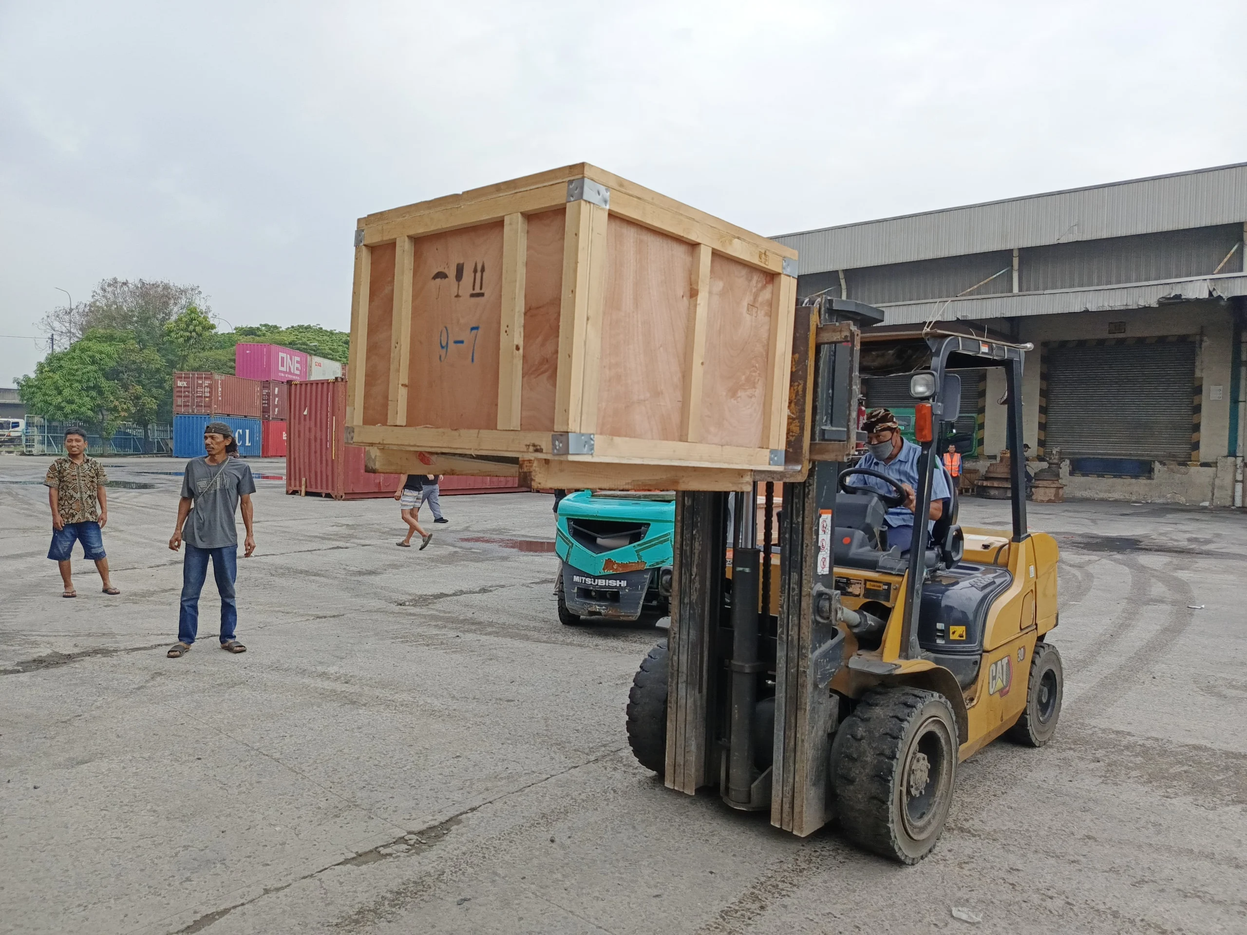 Heavy Duty Crate Handling